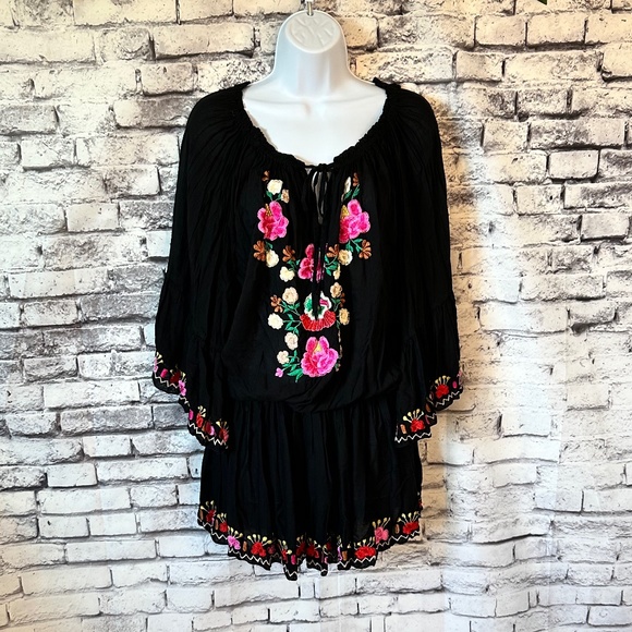 Bali Queen Bell sleeve tunic flow fit and embroidered embellishments - Picture 5 of 12